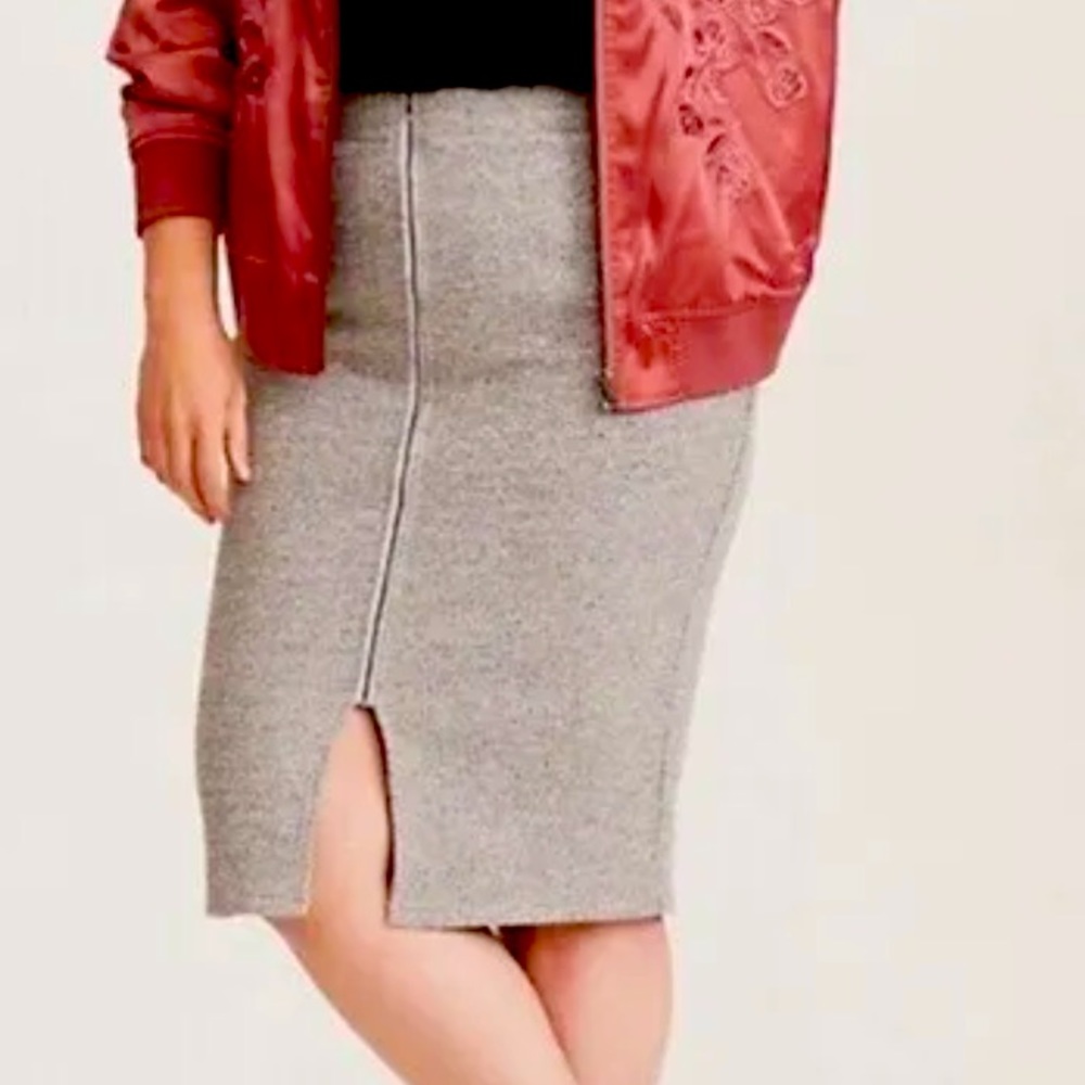 ——S0LD on MERC —-Torrid Heather Gray Ribbed Zip Front Pencil Skirt Womens - Picture 6 of 6